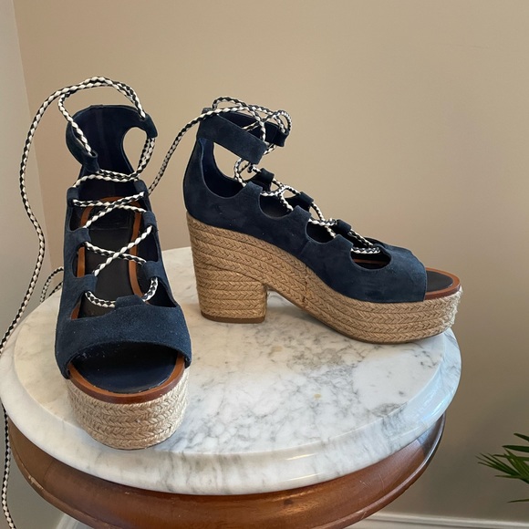 Tory Burch Wedge Lace Up. Suede, size 7.5 - Picture 2 of 11